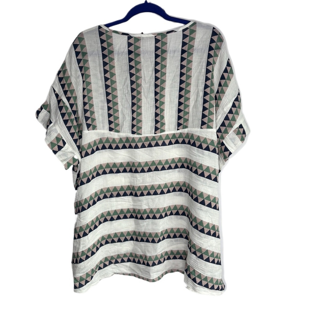 Geometric Patterned Women's Top - Picture 5 of 11